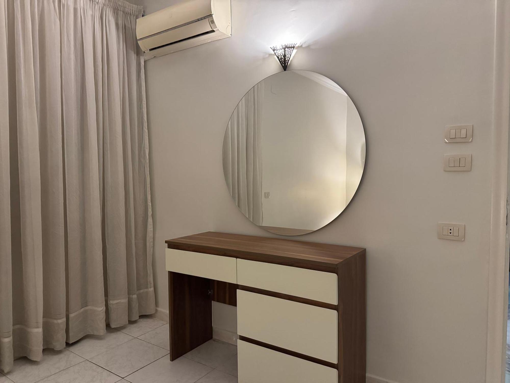 Nile View In Zamalek Apartment *