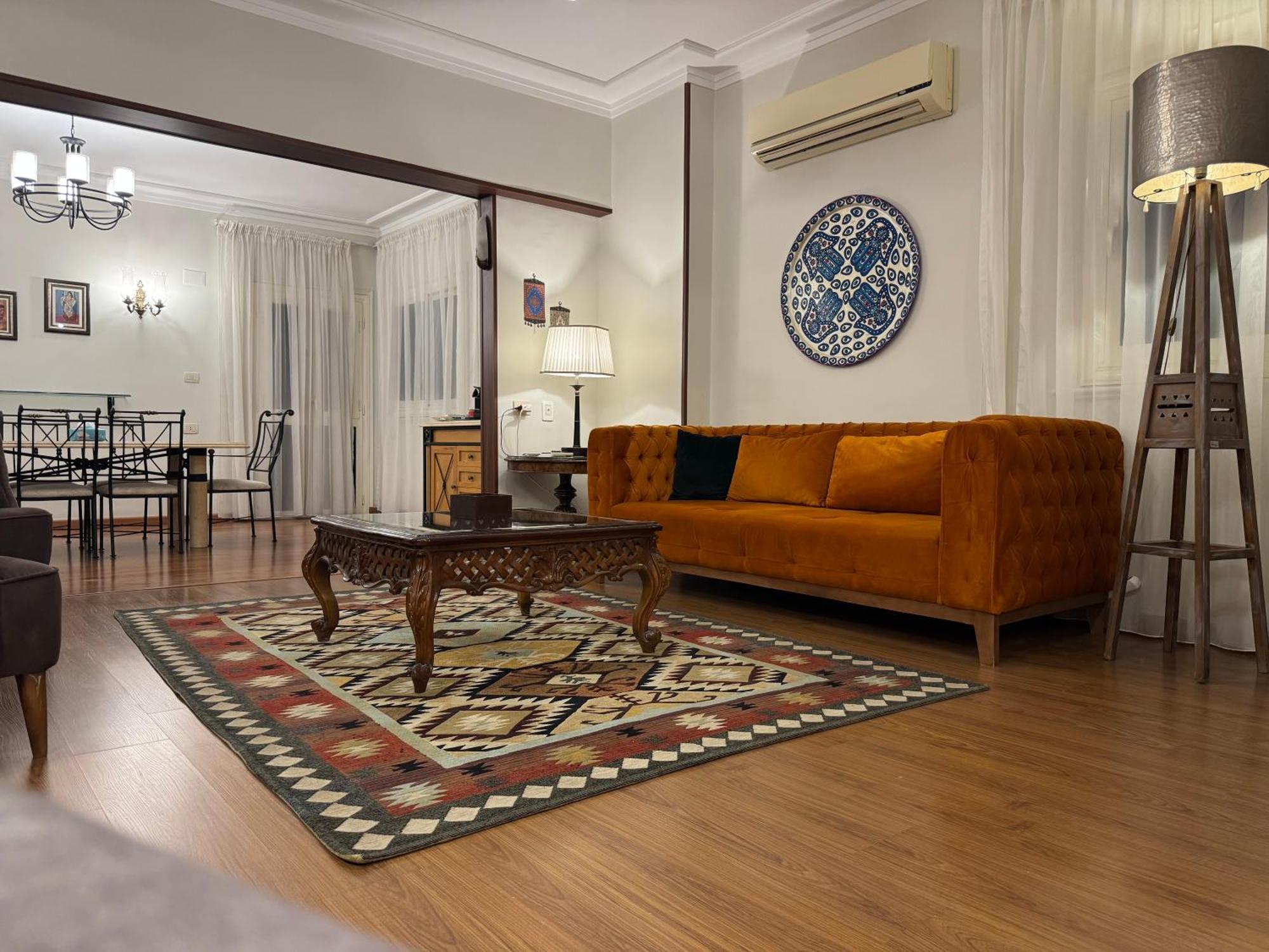 Nile View In Zamalek Apartment *